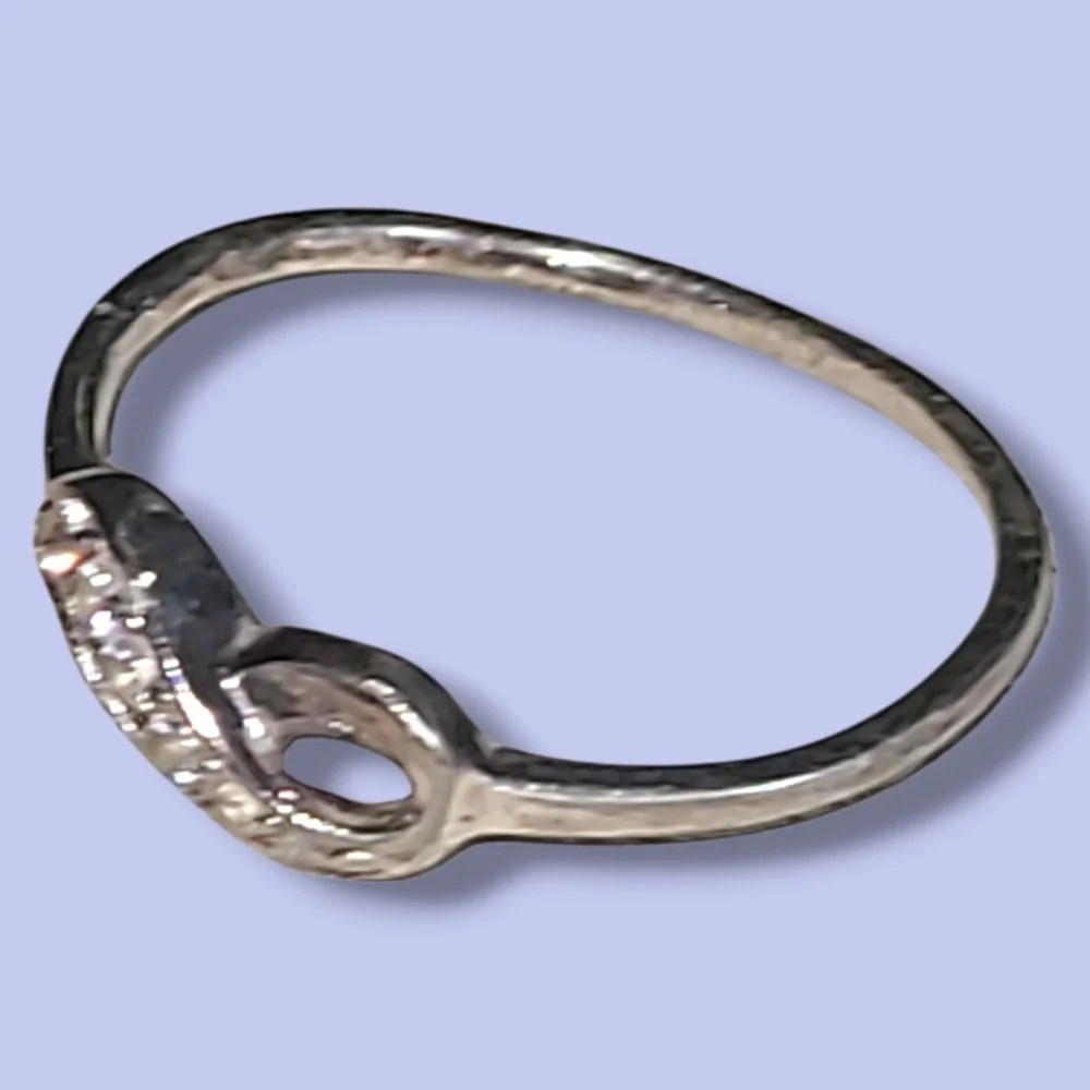 Vintage Sterling Silver 925 Infinity Ring Tiny Crystal Accents Size 7.5 1.16g